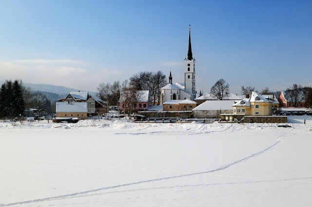 Die Karlsbrücke verbindet seit 1357 das rechte und linke Ufer der Moldau, Libor Sváček, archiv Vydavatelství MCU s.r.o. Die Karlsbrücke verbindet seit 1357 das rechte und linke Ufer der Moldau, Libor Sváček, archiv Vydavatelství MCU s.r.o.