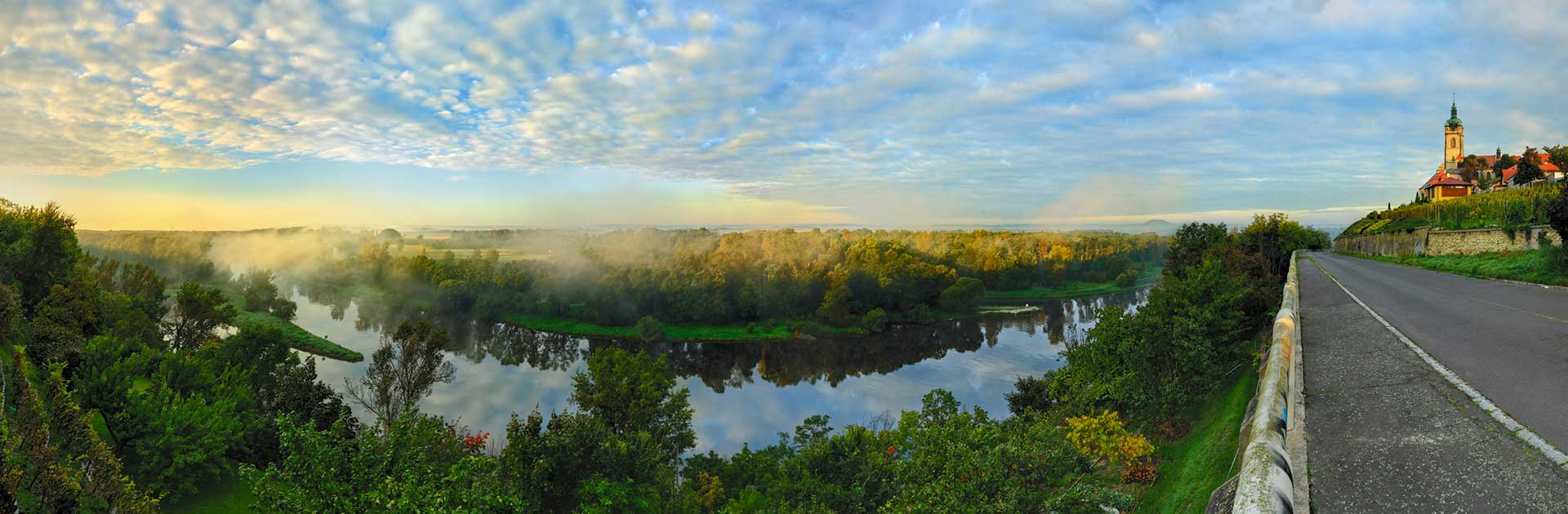 Řeka Vltava za svítání, foto: Libor Sváček